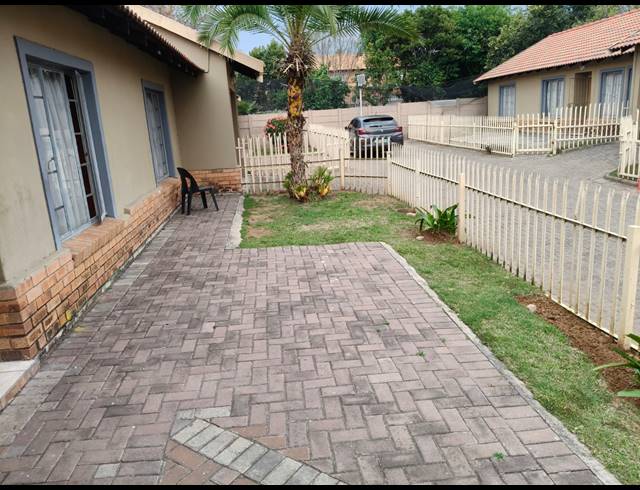 3 BEDROOM TOWNHOUSE FOR SALE IN OOS EINDE
